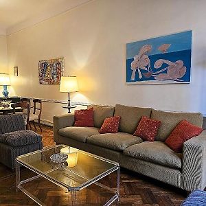 Comodo Depto En Buenos Aires Centro, Cerca De Importantes Avenidas Centros Gastronomicos Y Plaza Houssey,